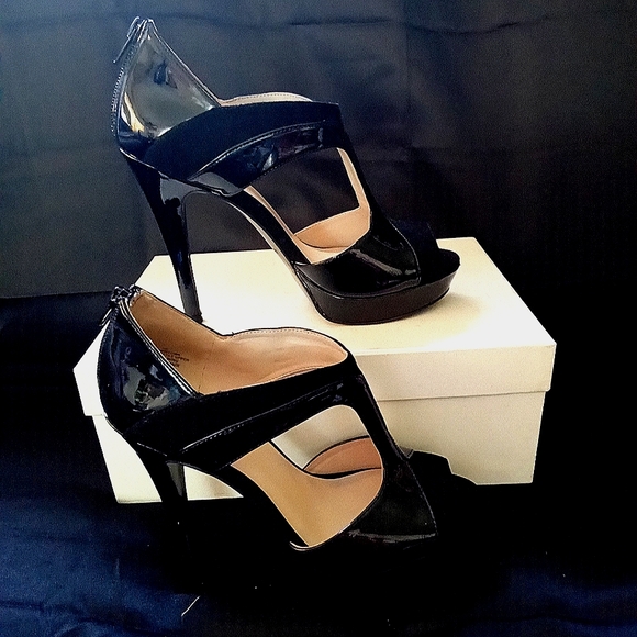 Nine West, black with Patten leather accents, zip up, size 7, - Picture 1 of 15